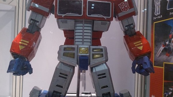 New Action Toys Ultimetal Optimus Prime Transformers Figure Images  (4 of 7)